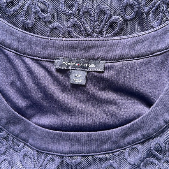 💖Tommy Hilfiger navy sheer sleeveless embroidered flower tank - Picture 7 of 7